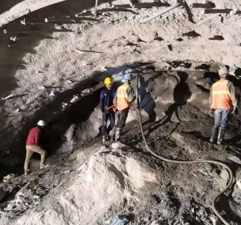 农安拱顶带模注浆料的施工流程及注意事项